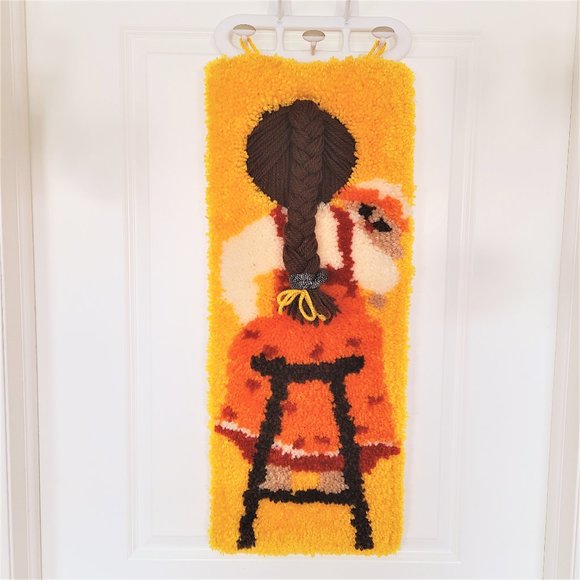 Wall tapestry with little girl. - Picture 3 of 7